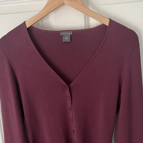 Ann Taylor Dark Mauve V-Neck silk blend long sleeve Cardigan xs - Picture 2 of 9